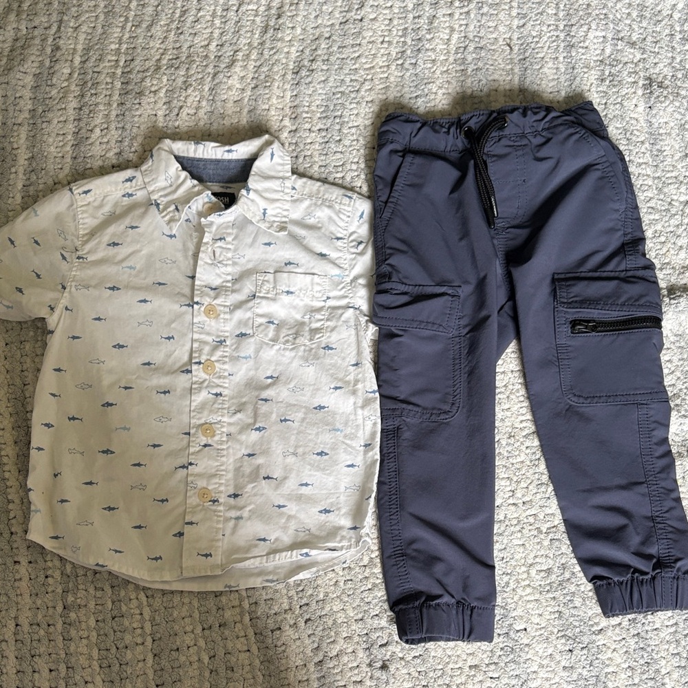 OshKosh B'gosh White Short-Sleeve Shirt with Blue Fish Print and Navy pants